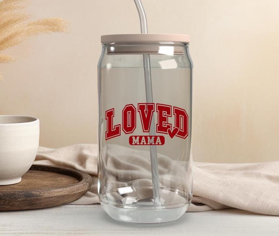 Mama-Glas mit Deckel und Strohhalm | Trinkglas & Sticker für Mama, Geschenkidee Mama | Valentinstag | Loved Mama | | Kaffeeglas to go