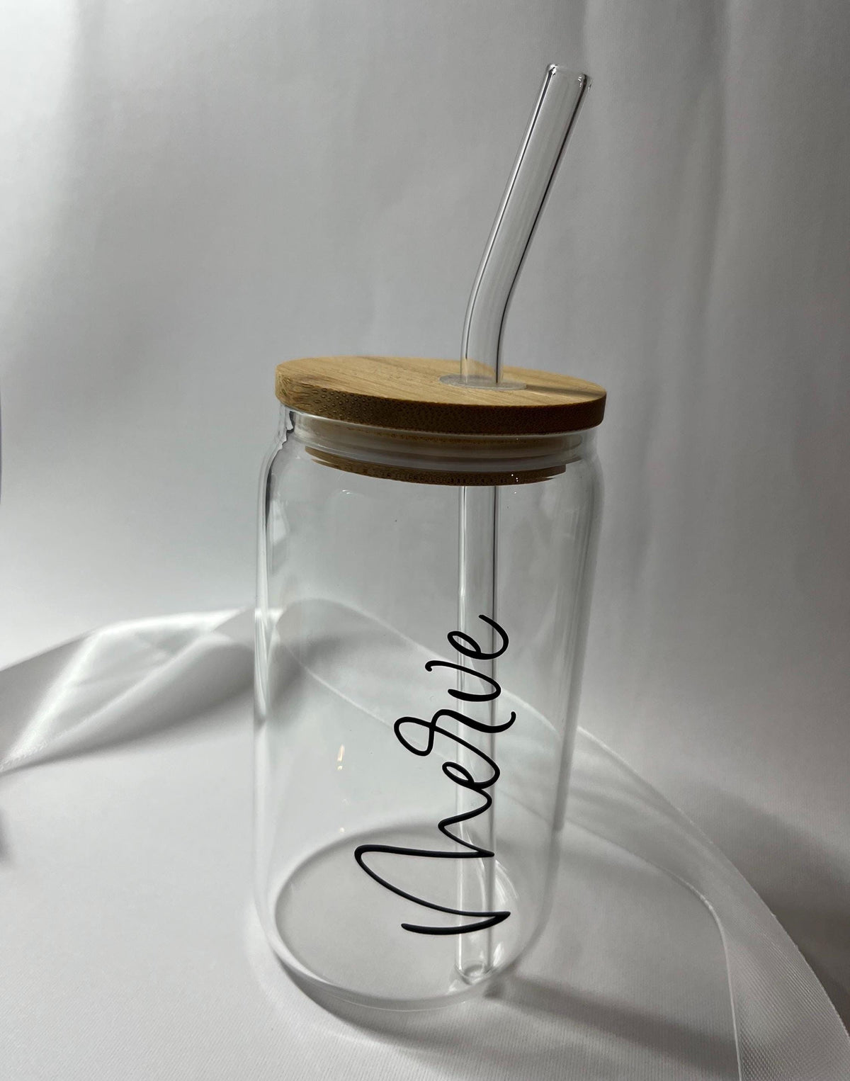 Personalisierter Trinkglas mit Deckel & Strohhalm